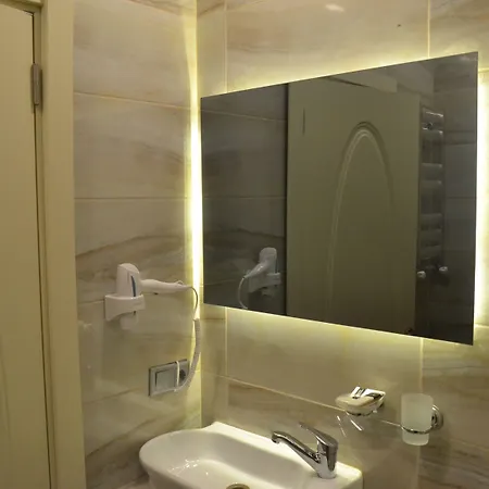 酒店 Marvel Suites- Adults Only 3*